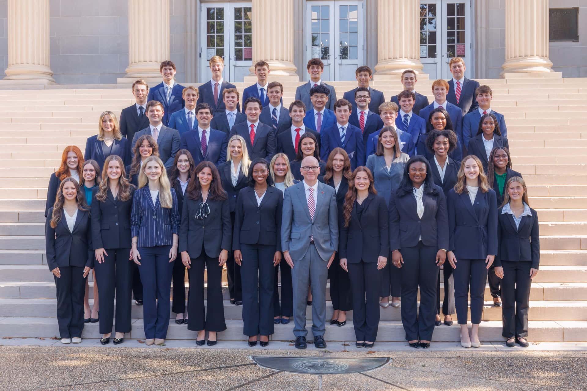 Group picture of the President's Cabinet Scholars with President Mohler on the steps of Gorgas Library